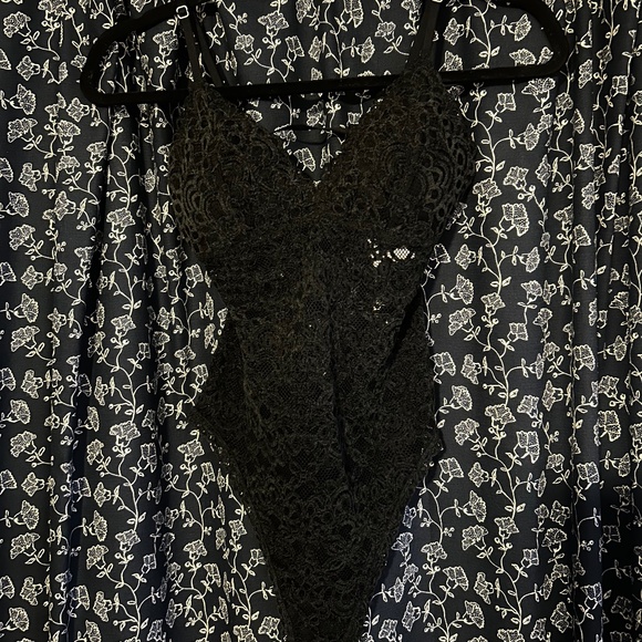 Holster Open Back Lace Bodysuit Tank - Picture 1 of 2